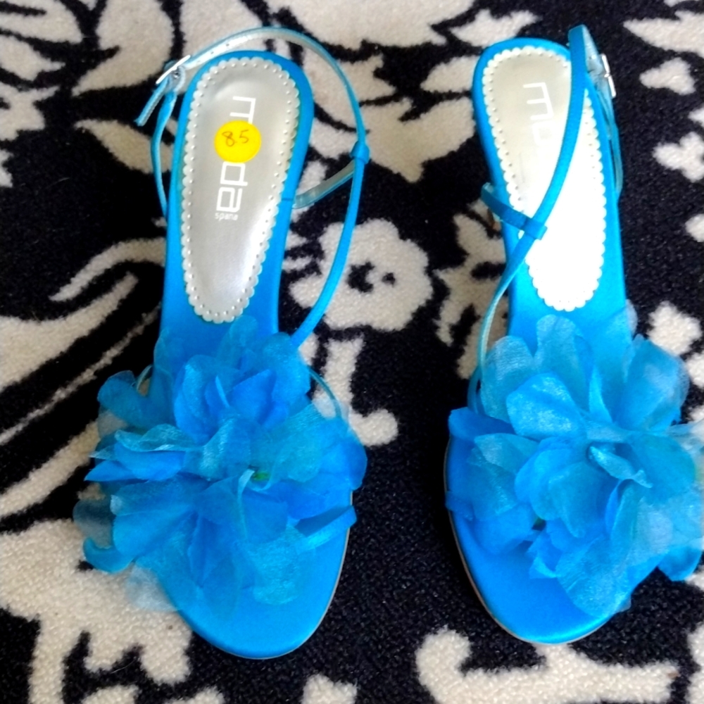 Blue Slingback Pumps w/Flower
